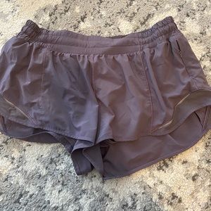 Lululemon Hotty hot shorts 2.5”